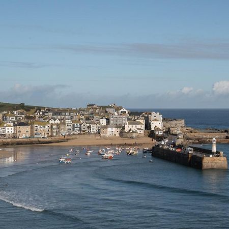 Stylish Two Bedroom Cottage - In Town Centre St Ives  Exterior photo