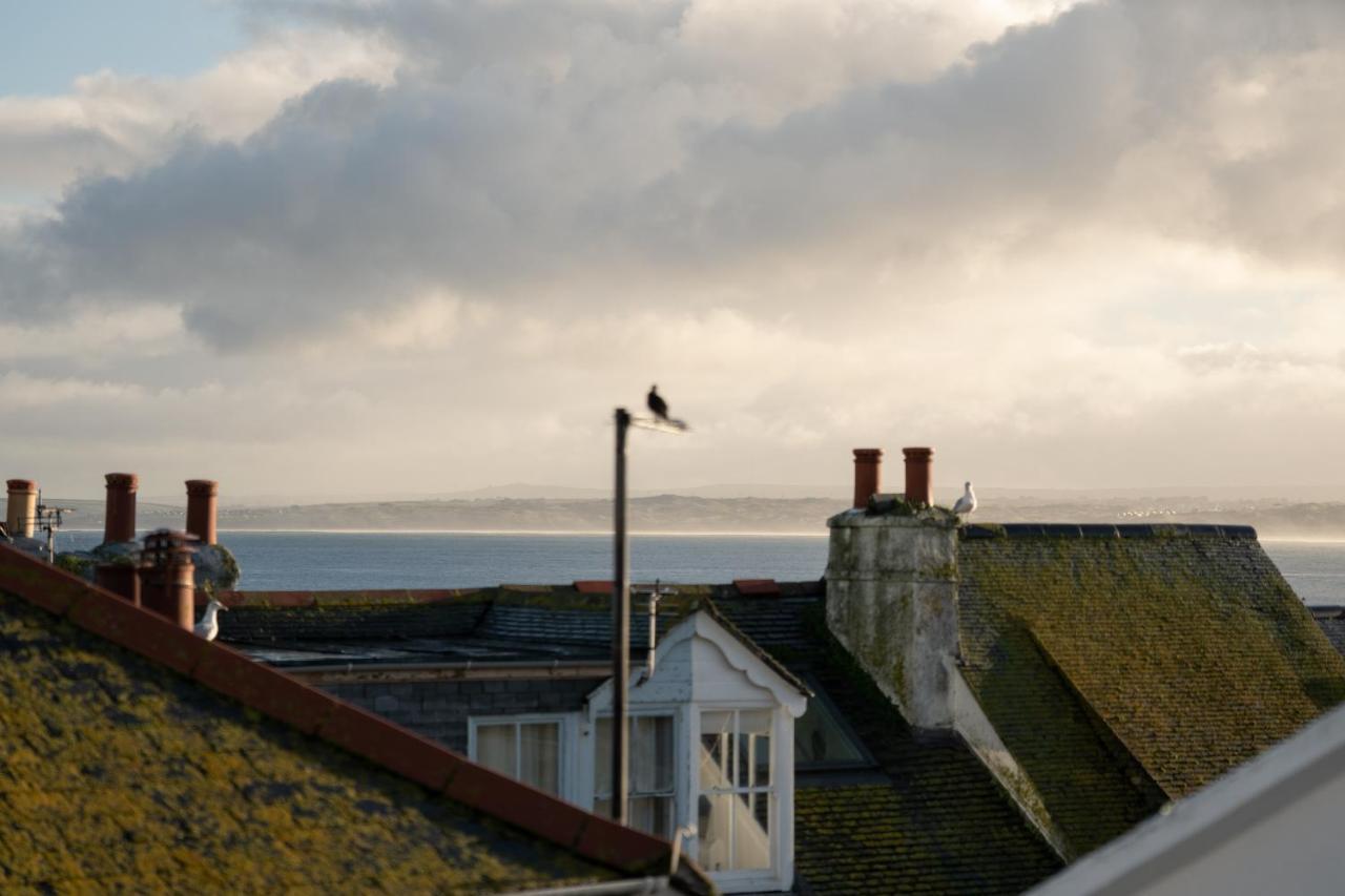 Stylish Two Bedroom Cottage - In Town Centre St Ives  Exterior photo